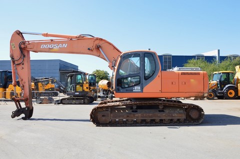 Pelle sur chenilles d'occasion Doosan DX225LC année 2008
